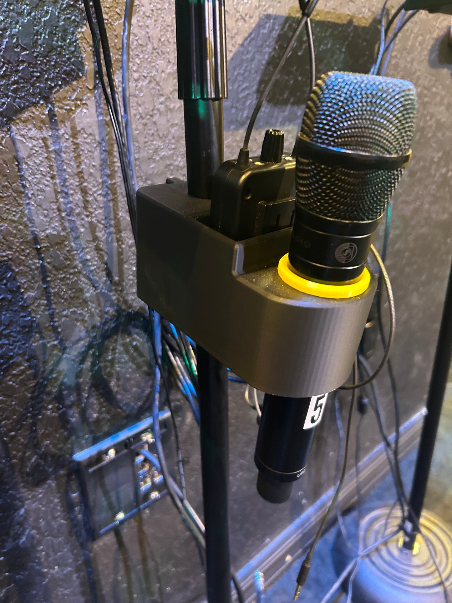 MicCaddy Heavy Duty Front Style Mic/Transmitter/Earbud Holder